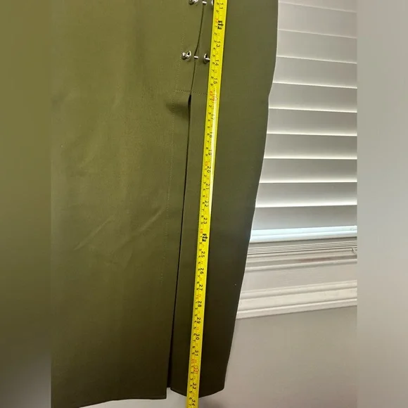 MISSGUIDED green skirt with metal hardware - Picture 10 of 13